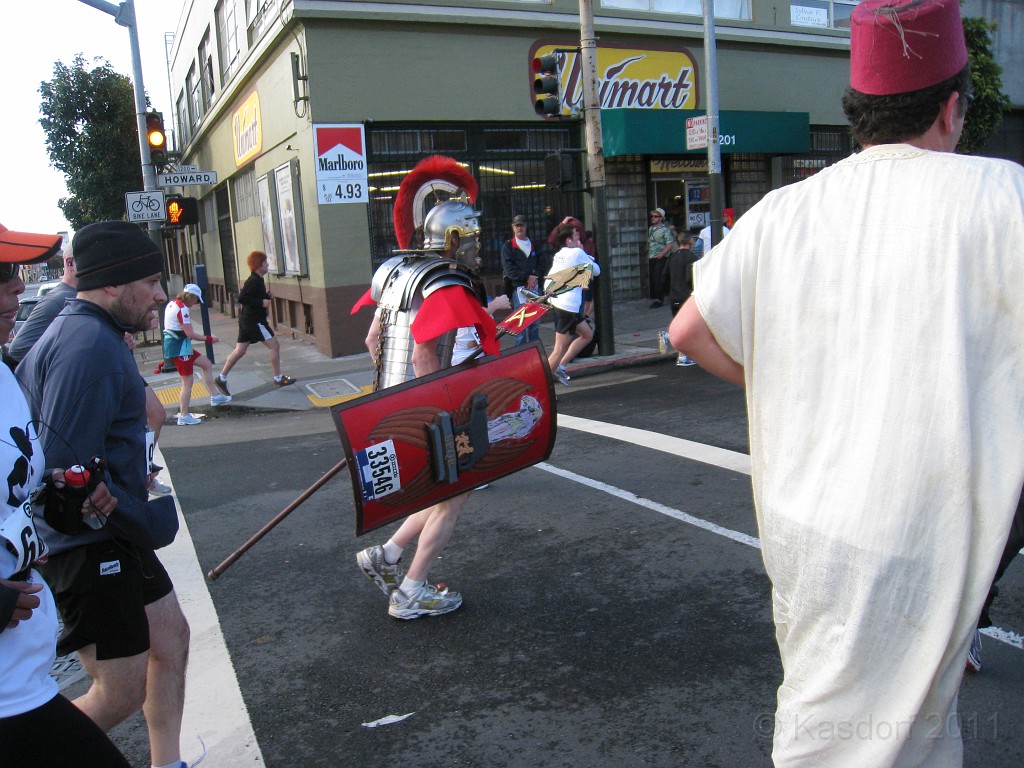2011 Bay to Breakers Sunday 0295.JPG - I was able to participate in the 2011, 100th anniversary of the San Francisco Bay to Breakers 12K race. A great weekend for sight seeing and racing.